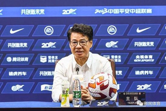 美女露出让男生揉的网站