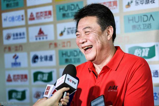 男男撅着屁股在宿舍被调教sp