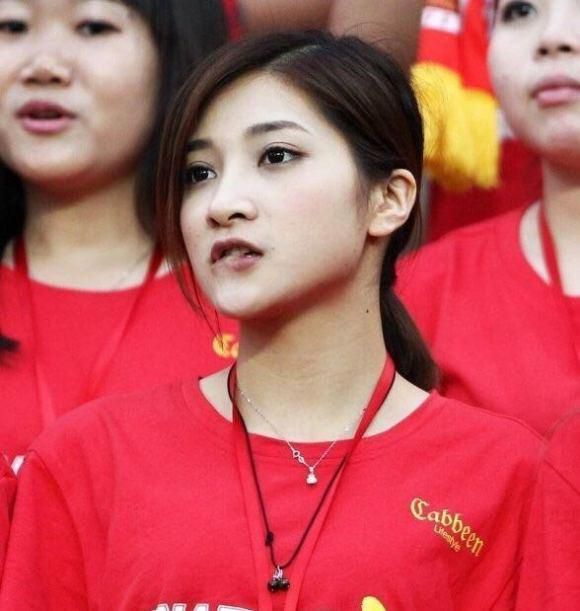 sp撅屁股狠打臀肉乱颤